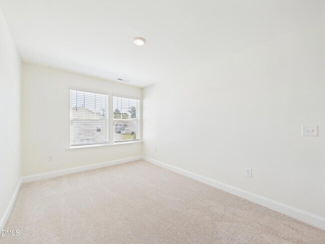 Building Photo - 458 Channel Drop Dr