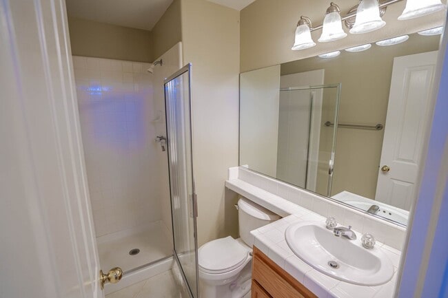 Building Photo - Northbridge 4 Bedroom Home in Valencia!