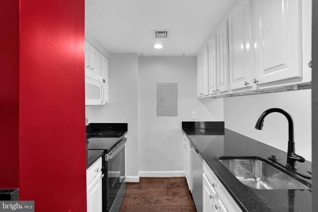 Building Photo - 1801 Calvert St NW