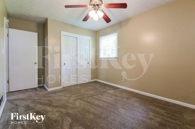 Building Photo - 111 Elizabeth Way