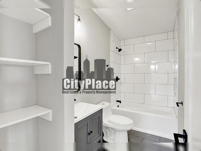 Building Photo - 2008 Yandes St