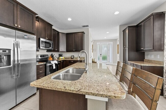 Building Photo - 350 Lasso Dr