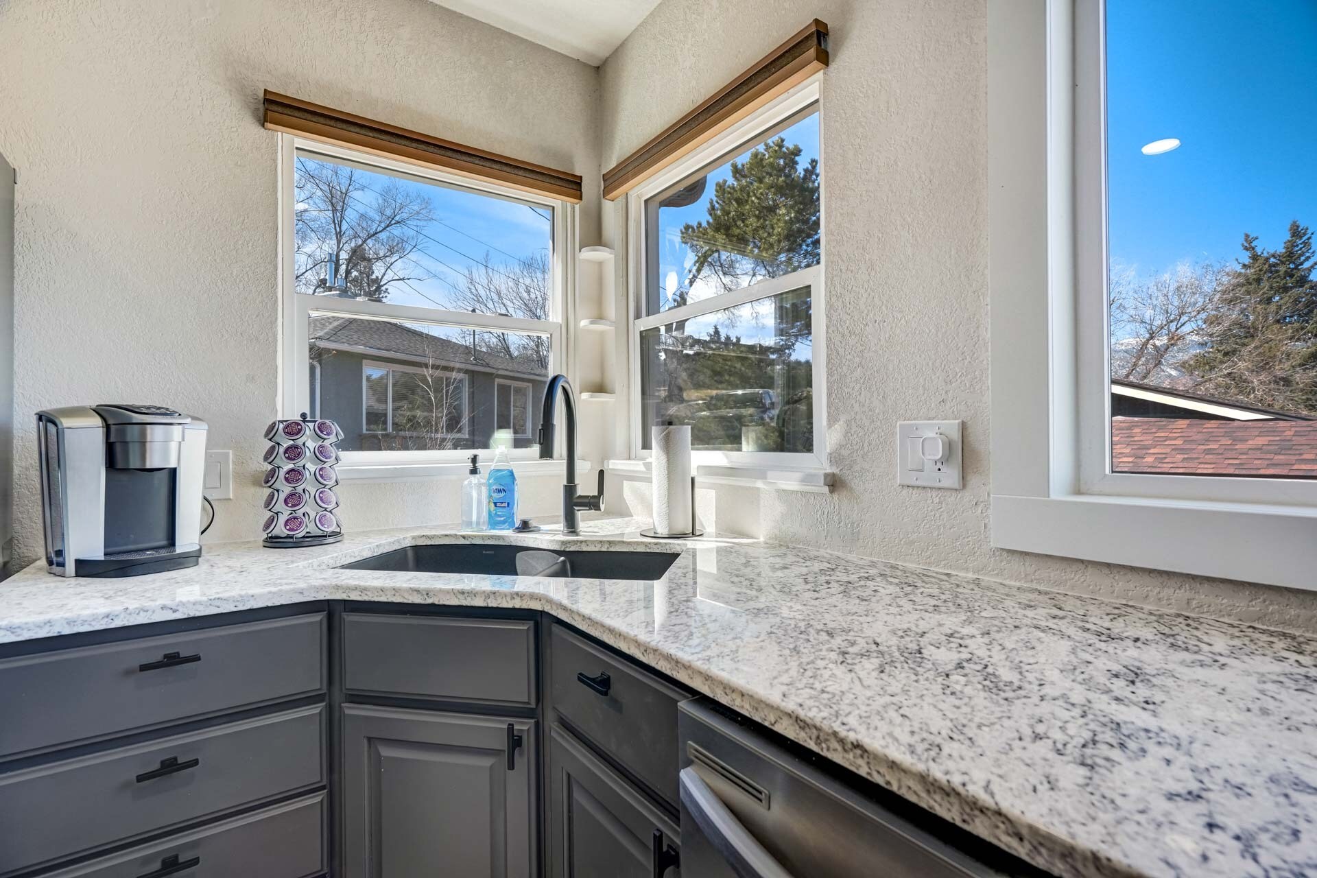 Mountain views from well lit kitchen - 2022 Woodburn St