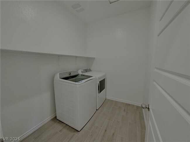 Building Photo - 333 Laurel Peak Dr