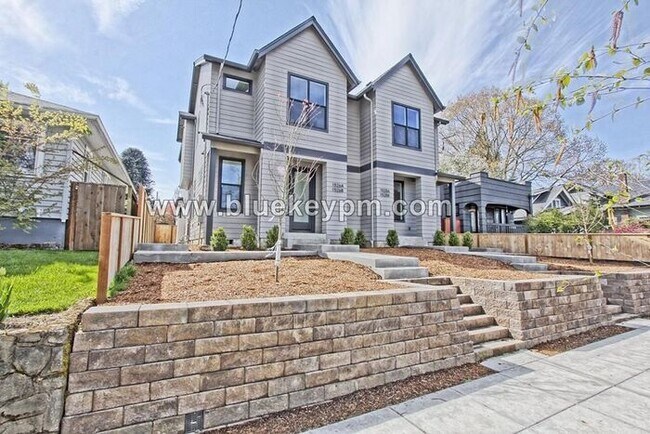 Building Photo - 1526-B: 2 Bed, 2.5 Bathroom Townhome with Fully Fenced Yard