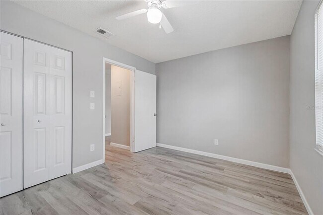 Building Photo - 106 Lake Villa Way