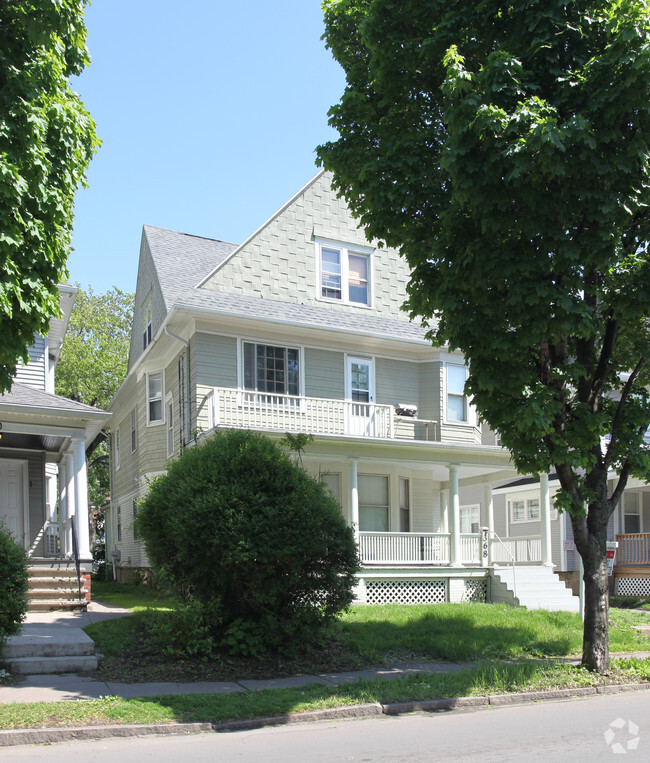 Building Photo - 368 Alexander St