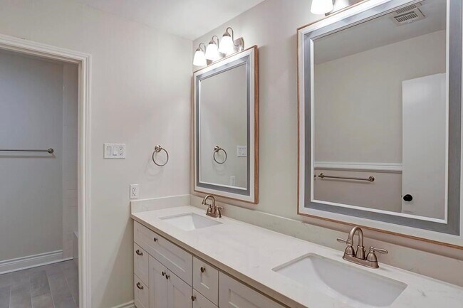 Building Photo - 11219 Ash Creek Dr