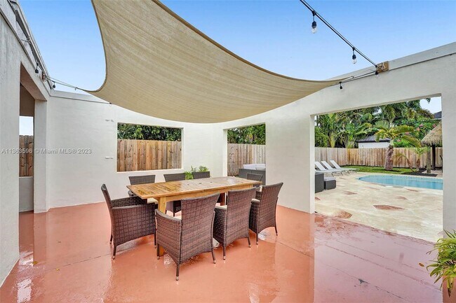 Building Photo - 1524 NE 15th Ave