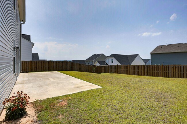 Building Photo - Sophisticated Like-New 4-Bedroom Home with Designer Finishes & Fenced Backyard!