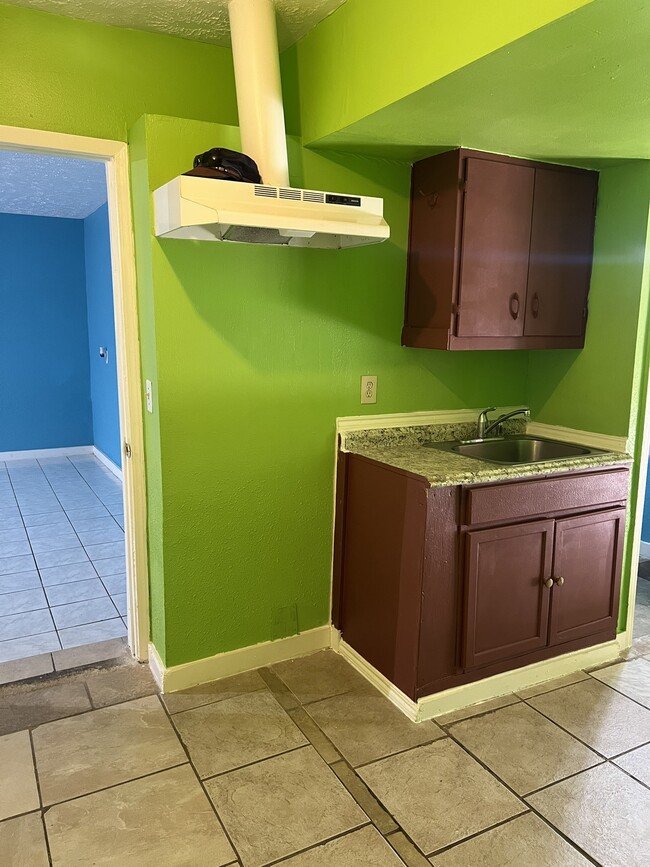 Building Photo - 9314 Valley Stream