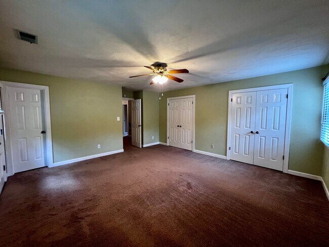 Building Photo - Large 6 bedroom home with Pool in Virginia Beach
