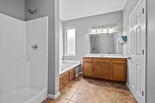 Building Photo - 702 Grant Ave