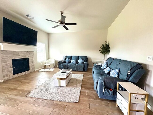 Building Photo - 5509 Malpaso Crk Dr