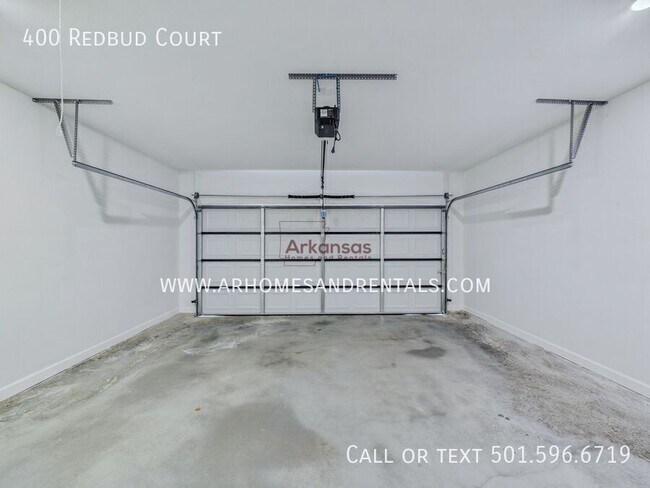 Building Photo - 400 Redbud Ct