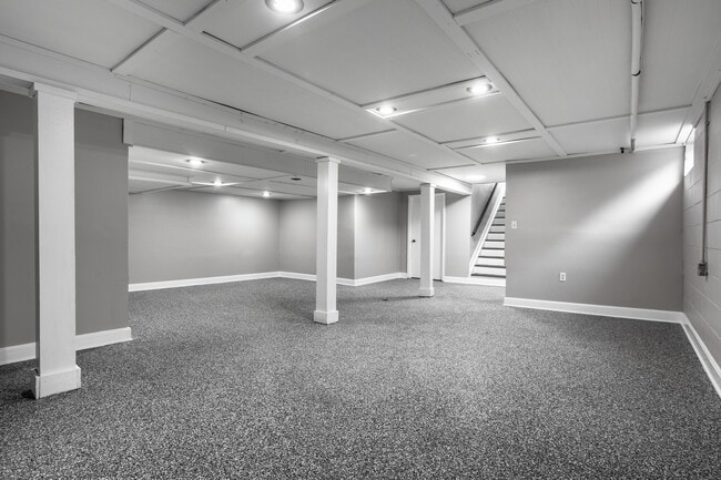 Building Photo - 101 E 96th St