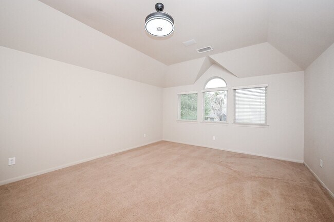 Building Photo - 19 Sandwell Place