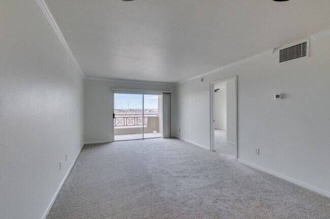 Building Photo - GORGEOUS 2 BEDROOMS UNIT*UPGRADED*TONS OF ...