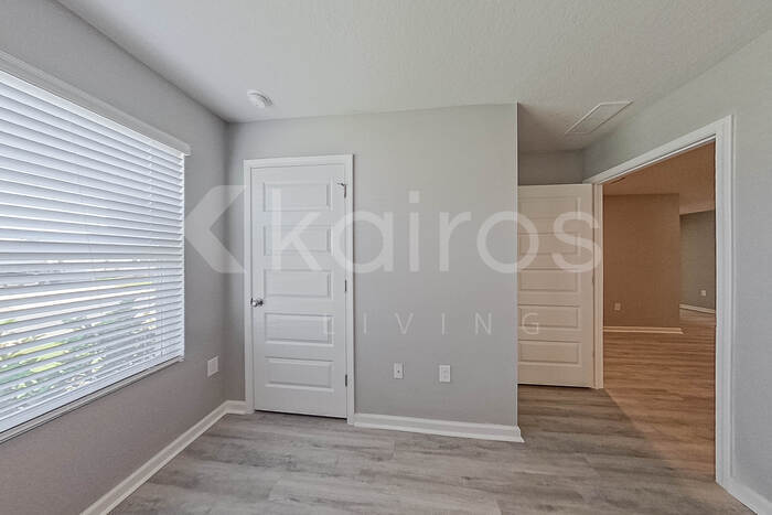 Building Photo - 289 Monarch Ln