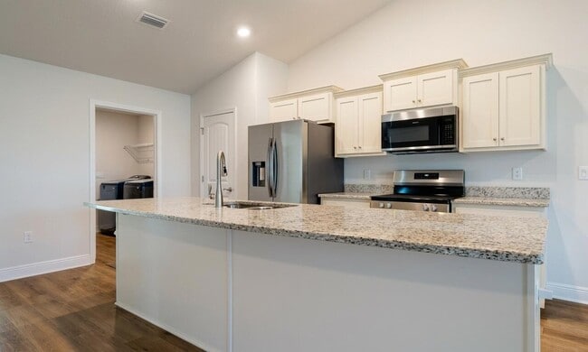 Building Photo - 6227 Pineapple DR