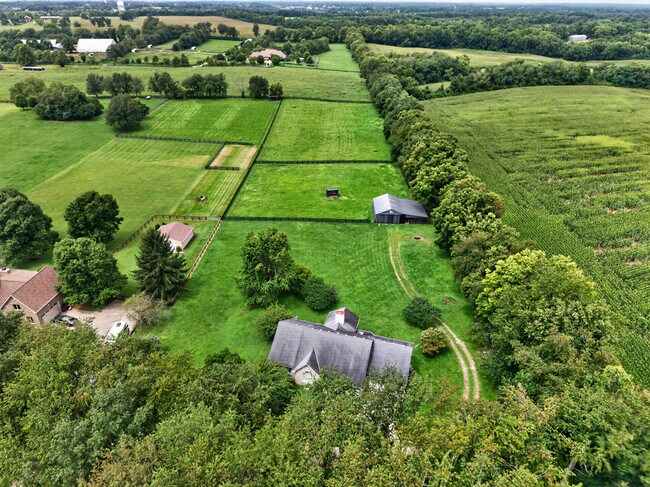 Building Photo - 133 Foxtail Dr
