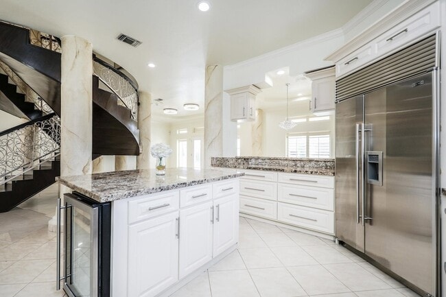 Building Photo - 314 Bordeaux Dr