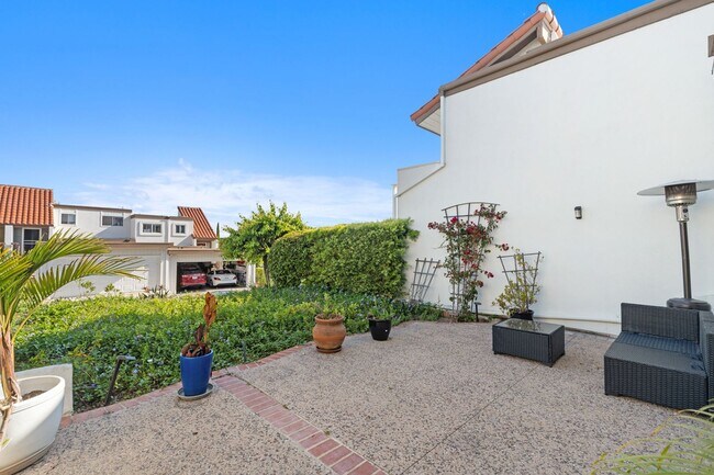 Building Photo - Luxury Home with Ocean Views