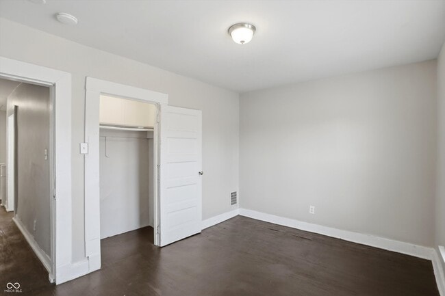 Building Photo - 512 N Beville Ave