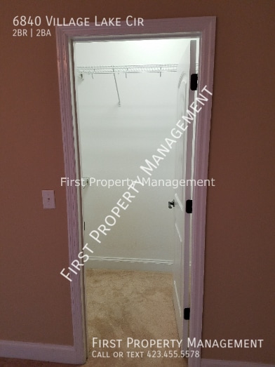 Building Photo - 6840 Village Lake Cir