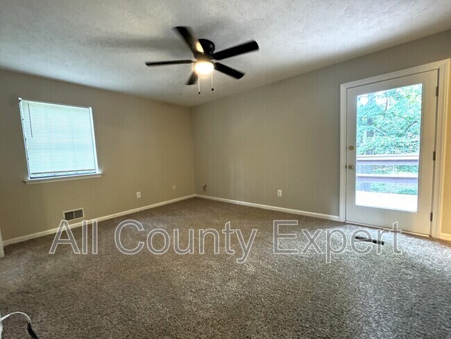 Building Photo - 5798 Hilton Ridge Rd