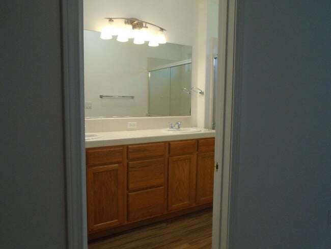 Building Photo - GRAND ISLAND PLACE !!!  SEVEN OAKS -