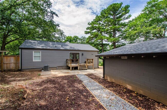 Building Photo - 729 Sunnybrook Dr