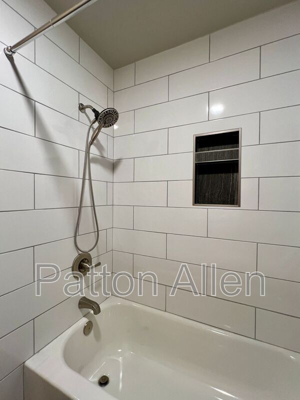 Building Photo - 9 Ravenwood Ln