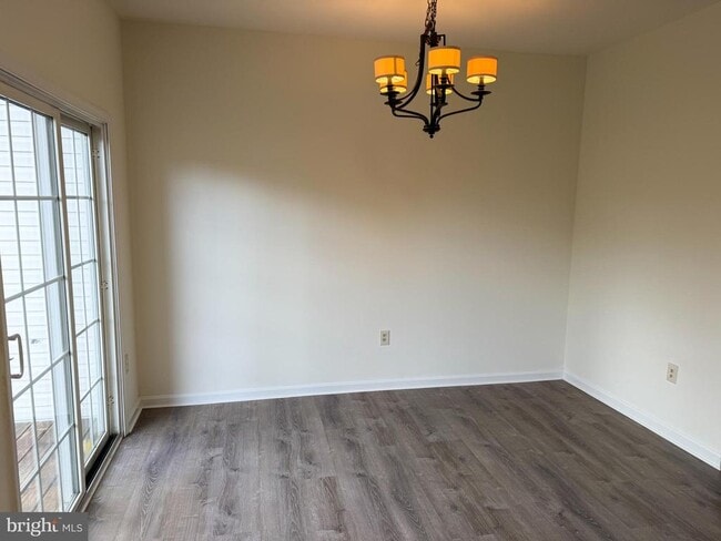 Building Photo - 99 E Highland Cir