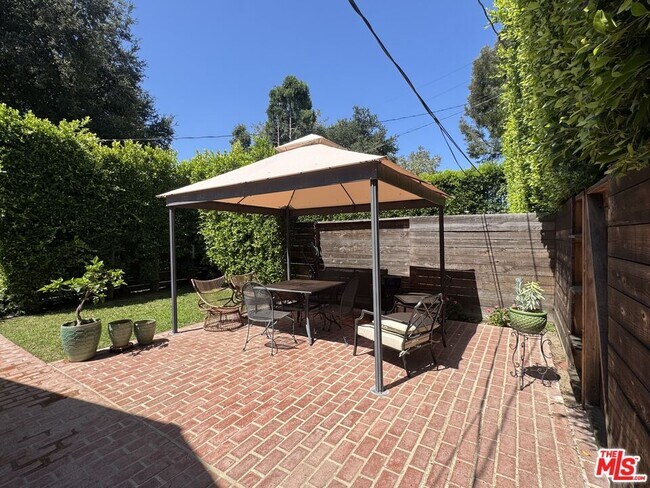 Building Photo - 4535 Matilija Ave