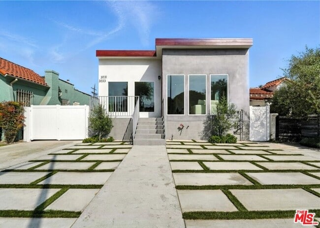 Building Photo - 3031 Vineyard Ave