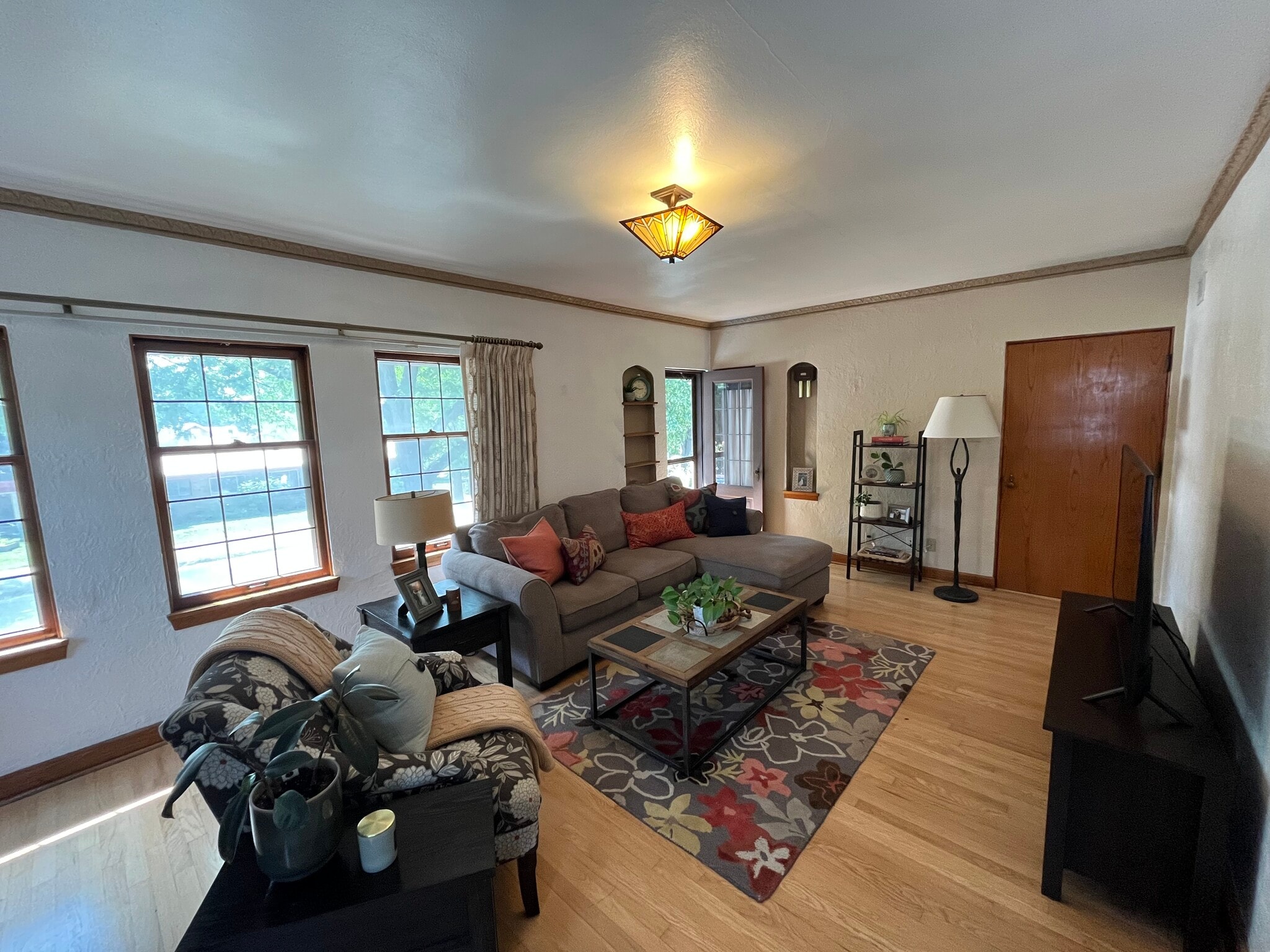 Living Room - 3508 S Pine Ave