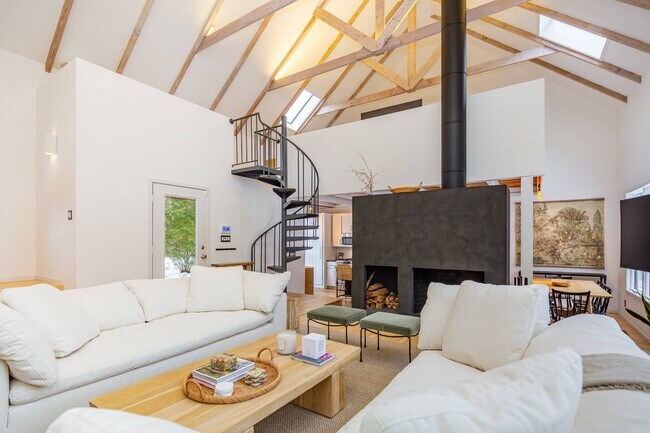 Building Photo - 97 Swamp Rd