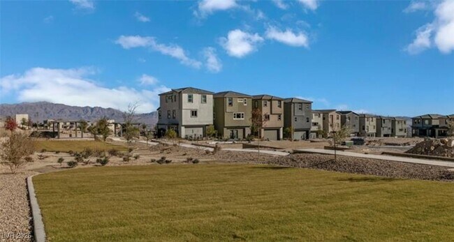 Building Photo - 1505 Little Penguin St