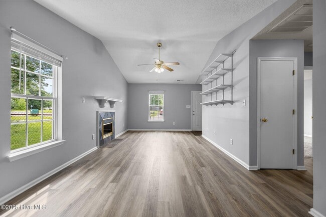 Building Photo - 1087 W Pueblo Dr