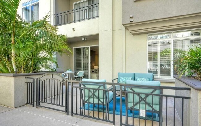 Building Photo - 9253 Regents Rd