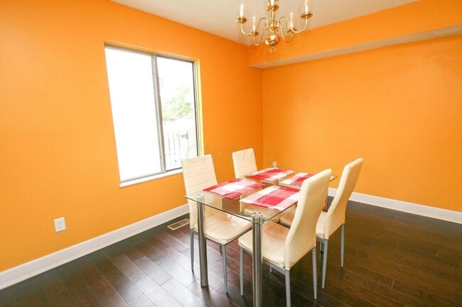Building Photo - 1310 Abbeyhill Dr