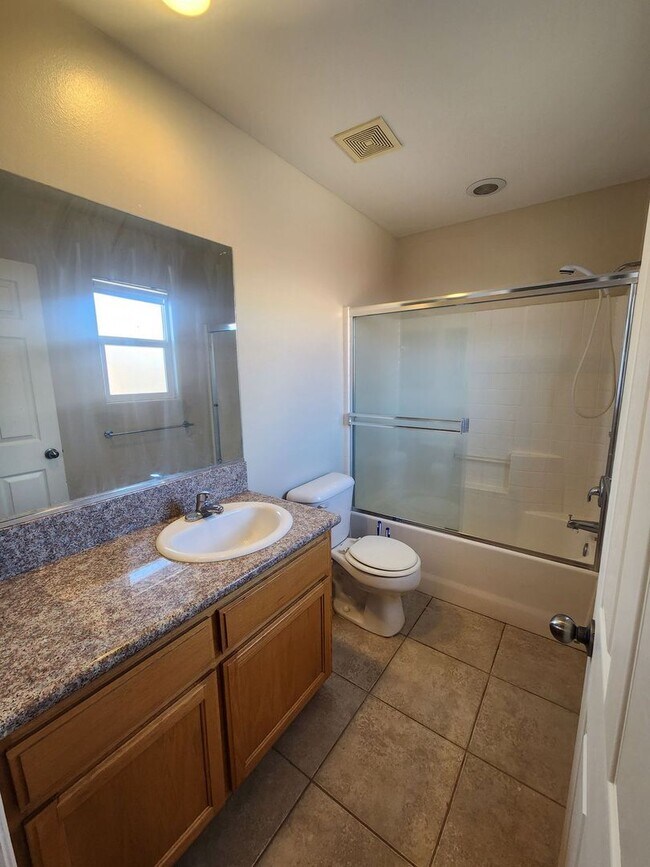 Building Photo - ***$100 off 1st Month Rent*** 3 BEDROOM 2 ...
