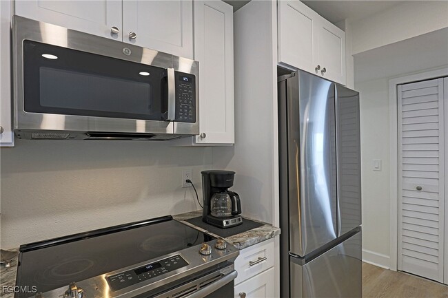 Building Photo - 2885 Palm Beach Blvd