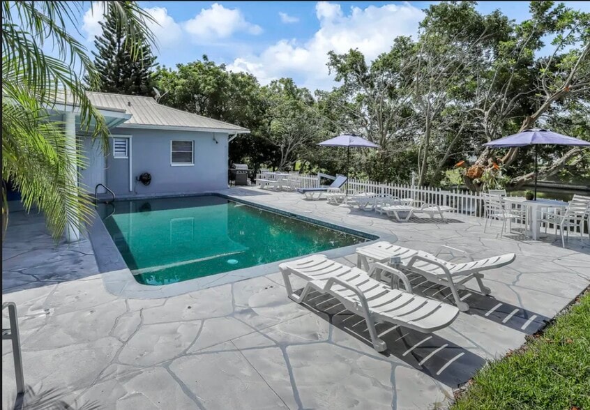 Building Photo - 1518 SE 32nd St