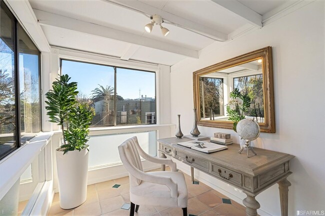 Building Photo - NEW! Stunning Pacific Heights Top-Floor Co...