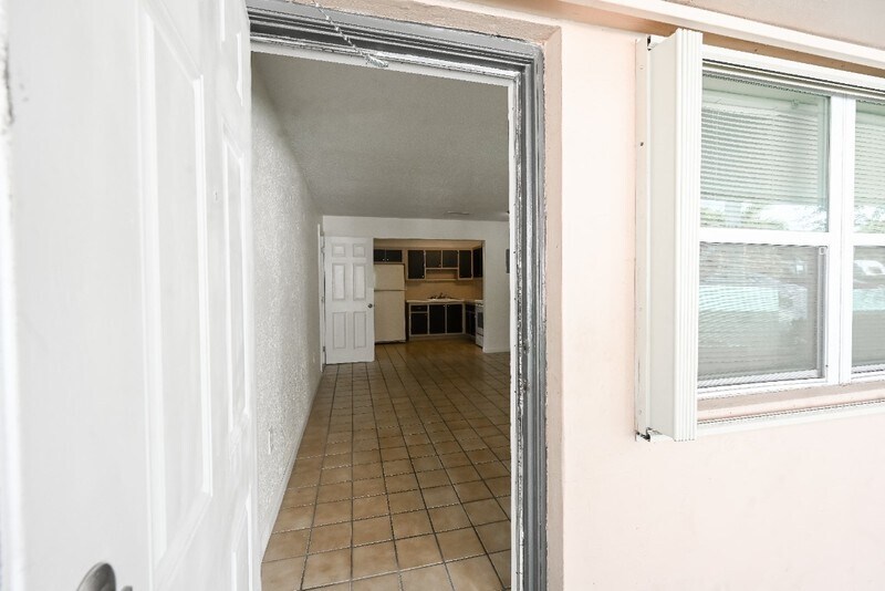 Building Photo - 6040 SW 26th St