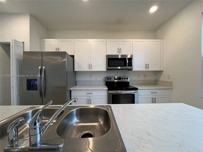 Building Photo - 10247 SW 231st Ln