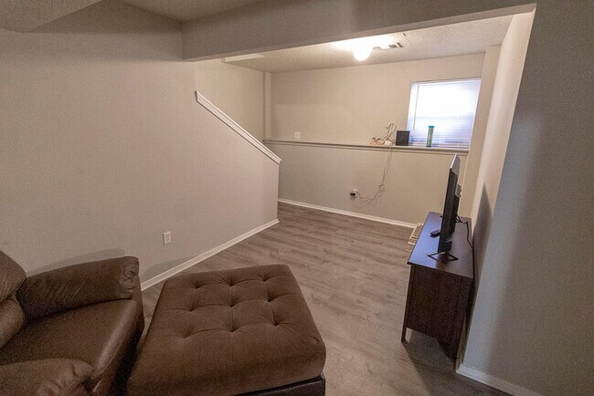 Building Photo - 204 Wheaton Ct