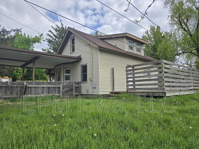 Building Photo - 4037 Vine Ave SE